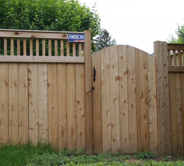 AFC Grand Island - Wood Fencing, 1065 Custom Solid with Accent Top Gate