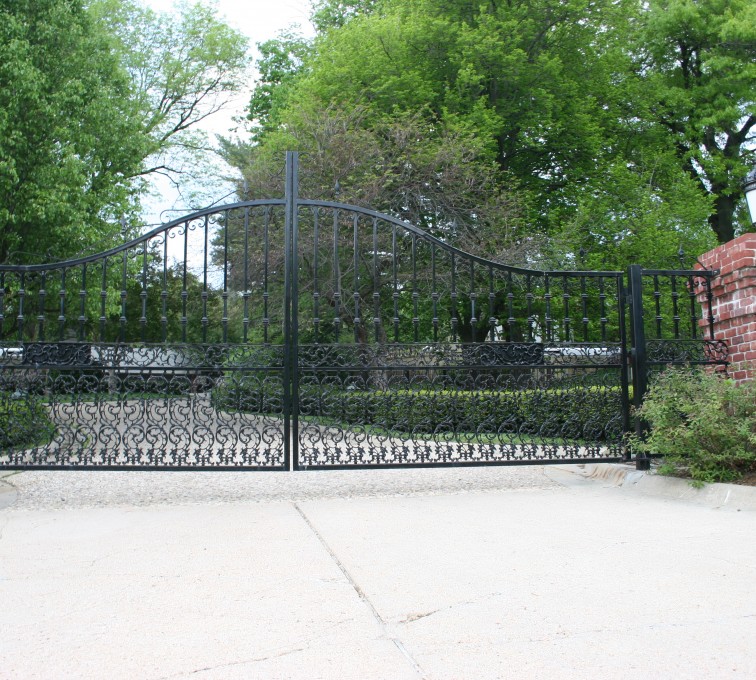 AFC Grand Island - Custom Gates, Overscallop Estate Double Drive Gate With Scroll Accent