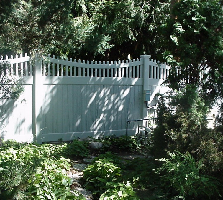 AFC Grand Island - Vinyl Fencing, Privacy With Sloped Rail Picket Accent 704