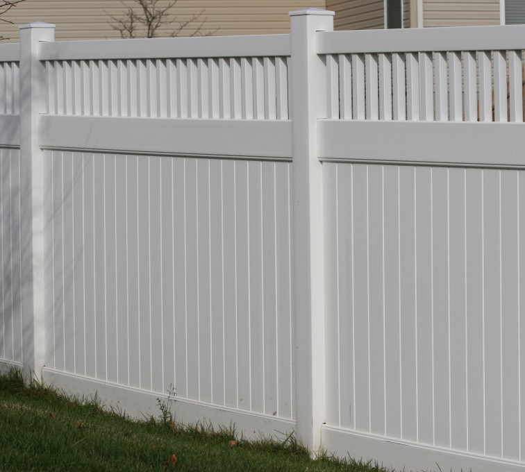 AFC Grand Island - Vinyl Fencing,Vinyl 6' private with picket accent 706